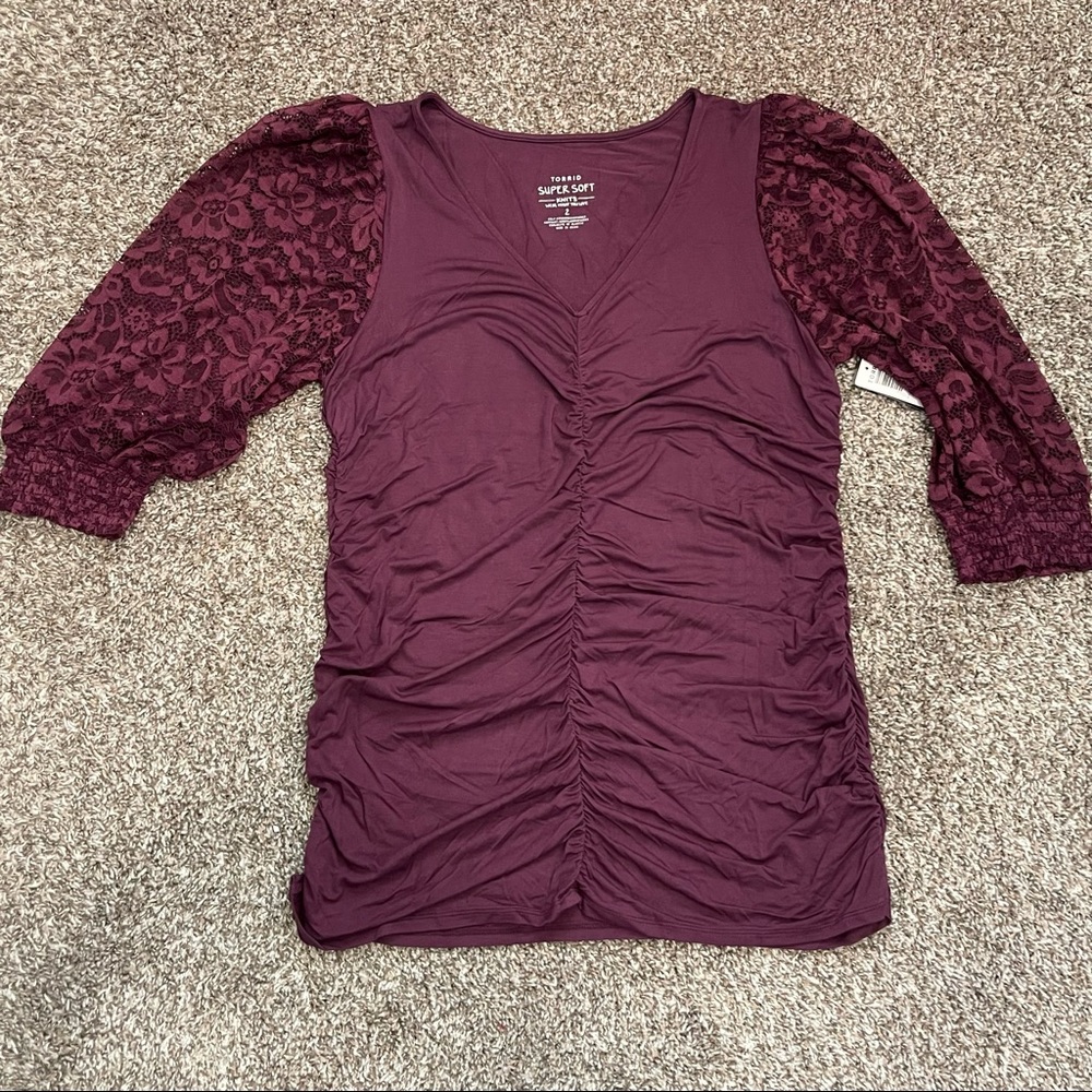 Torrid purple lace vneck ruched front long sleeve top, 2X NWT